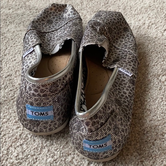 Women’s shiny silver TOMS - Picture 2 of 3